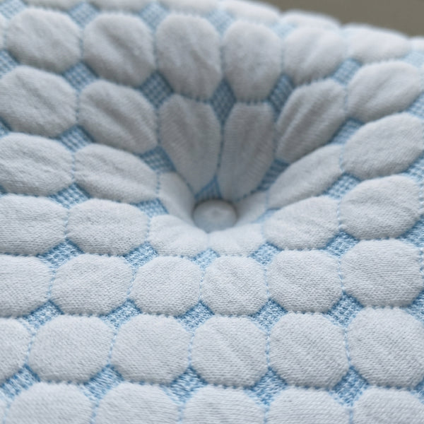 Close-up of the open centre gap in the Serenium Relief Pillow